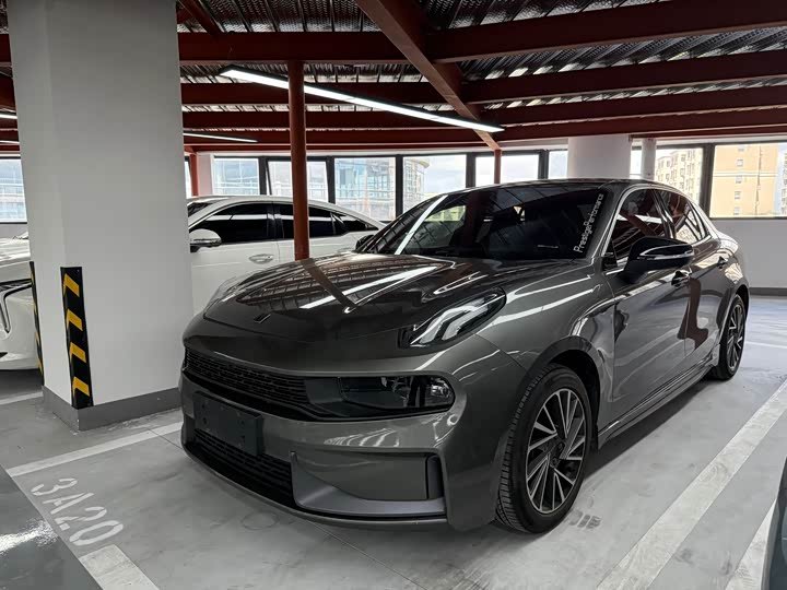 Lynk & Co 03