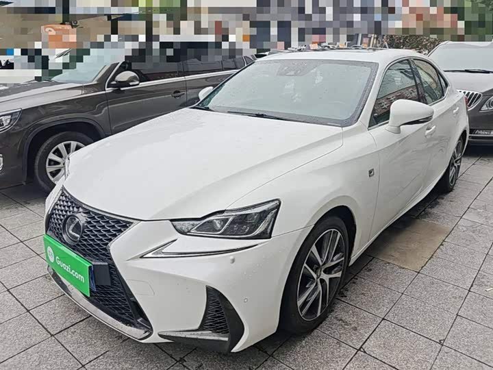 Lexus IS