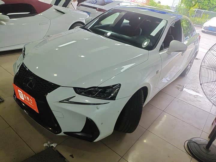 Lexus IS
