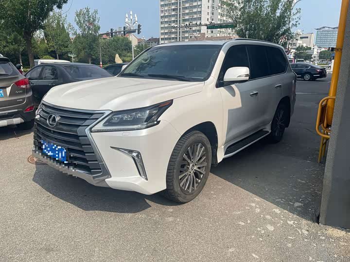 Lexus LX