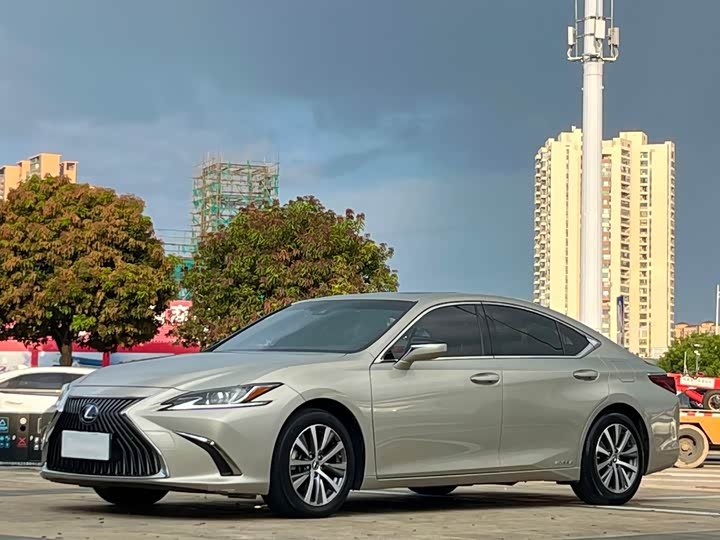 Lexus ES