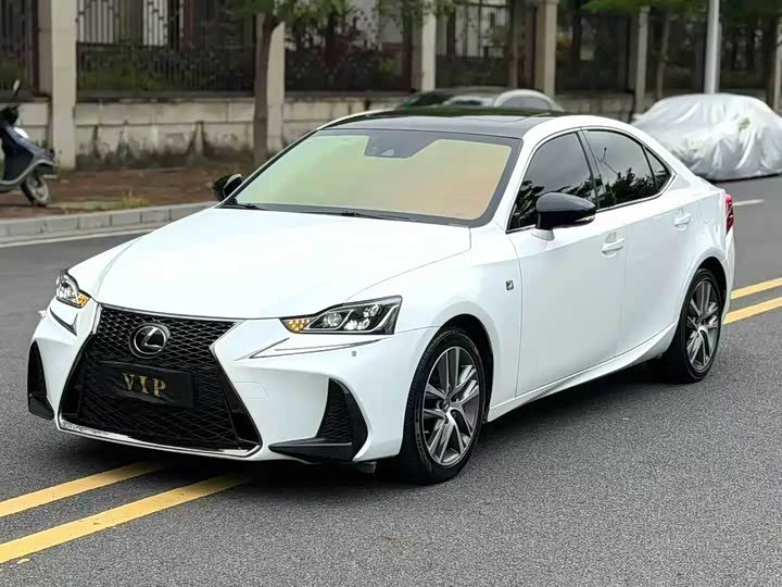 Lexus IS