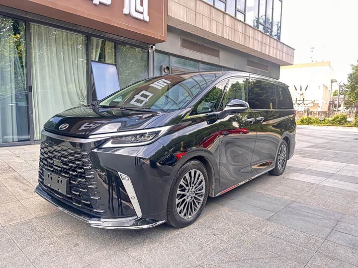 Lexus LM