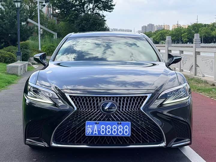 Lexus LS