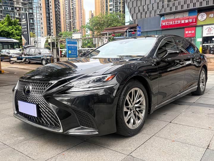 Lexus LS