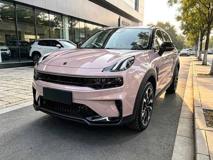 Lynk & Co 06