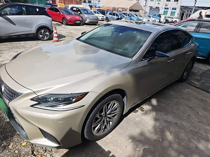 Lexus LS