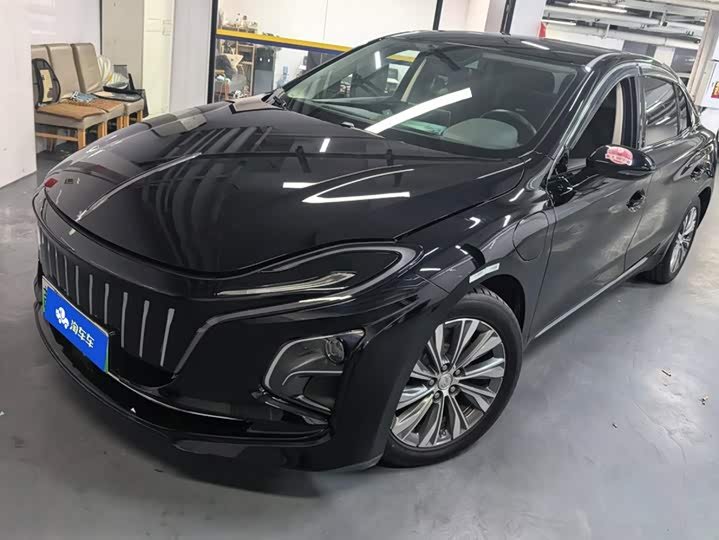 Hongqi E-QM5