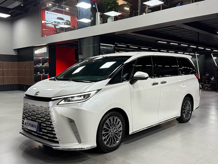 Lexus LM