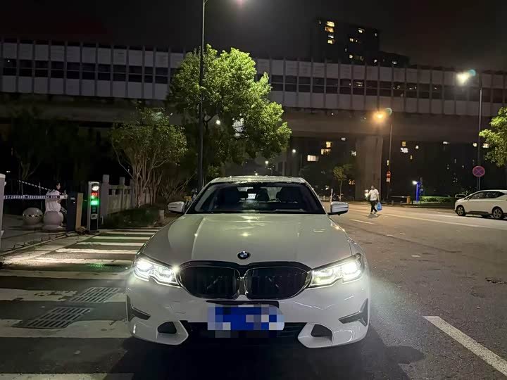 BMW 320i