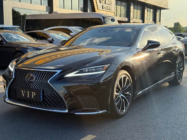 Lexus LS