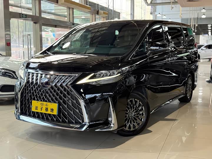 Lexus LM