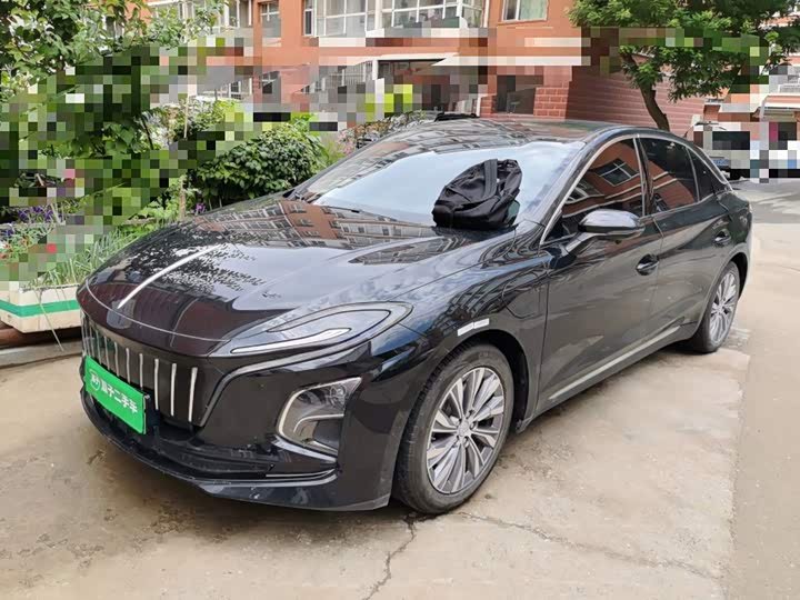 Hongqi E-QM5