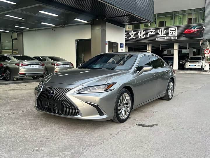 Lexus ES