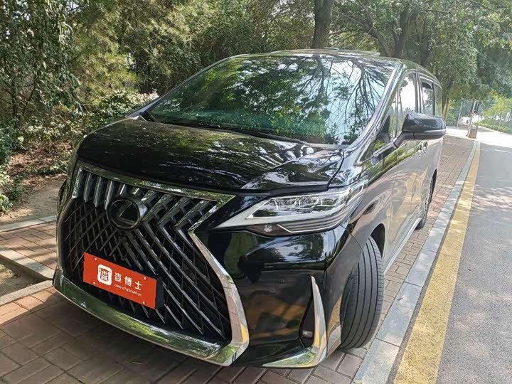 Lexus LM