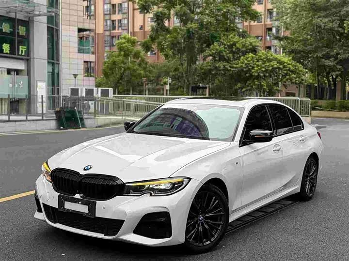 BMW 330i
