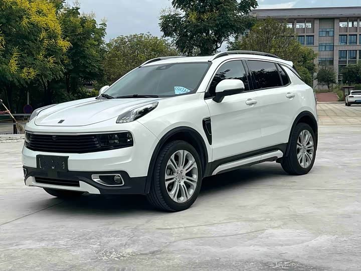 Lynk & Co 01