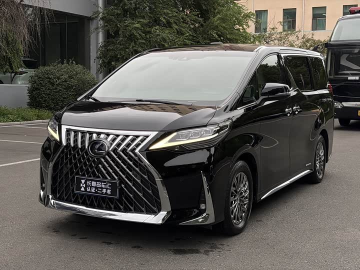 Lexus LM