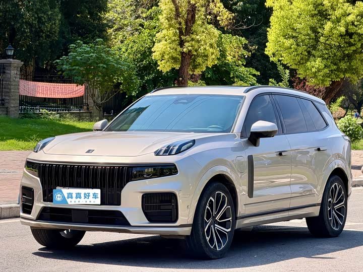 Lynk & Co 09