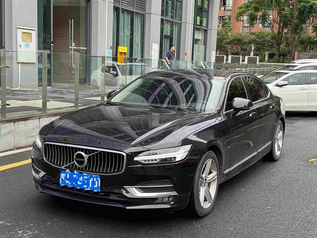 Volvo S90