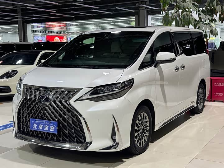 Lexus LM