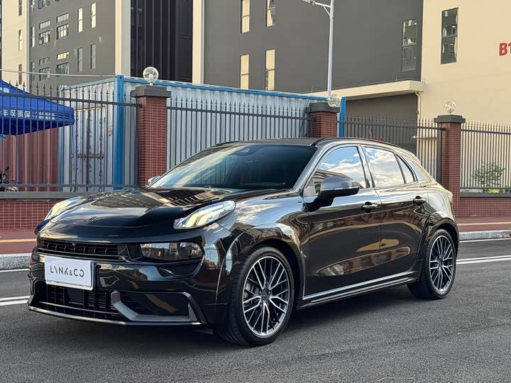 Lynk & Co 02