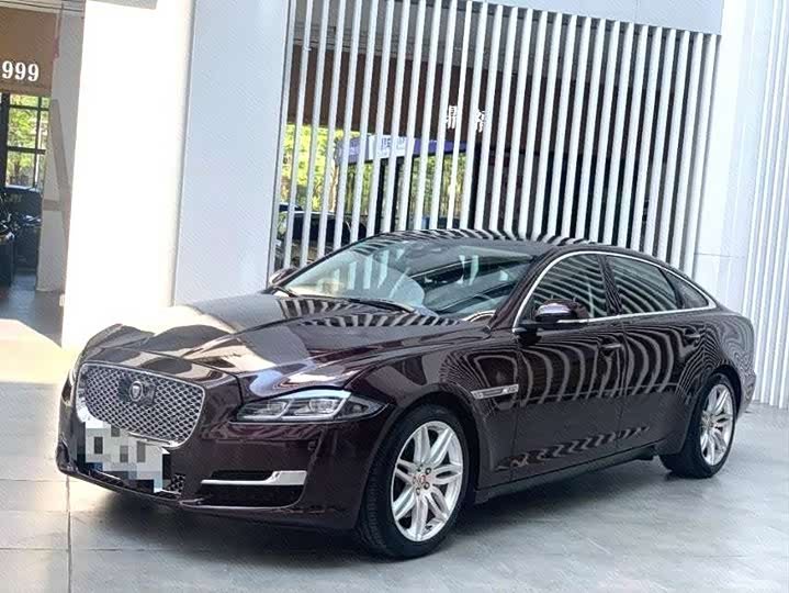 Jaguar XJ
