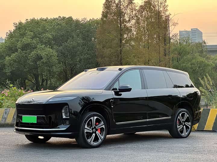 NIO ES8