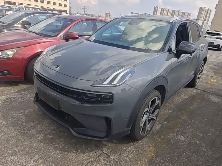 Lynk & Co 06