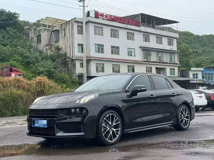 Lynk & Co 03