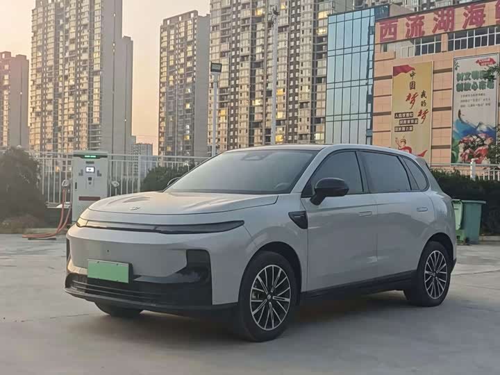 Leapmotor B10