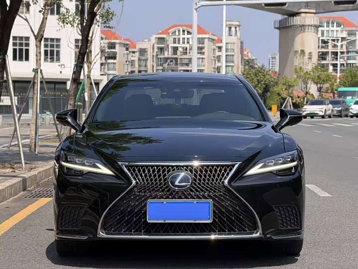 Lexus LS