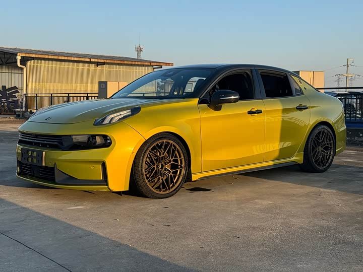 Lynk & Co 03