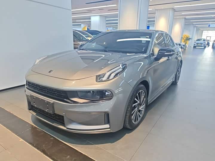 Lynk & Co 03