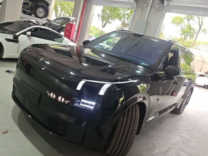 Lynk & Co 900