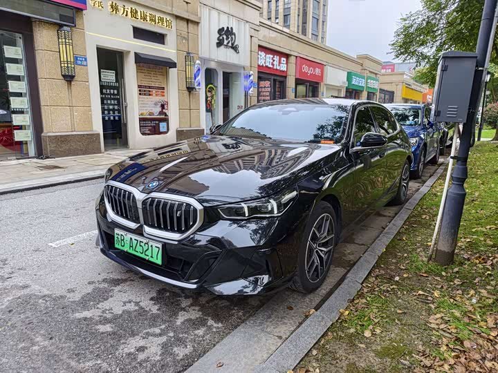 BMW i5
