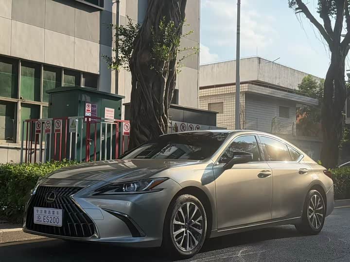 Lexus ES
